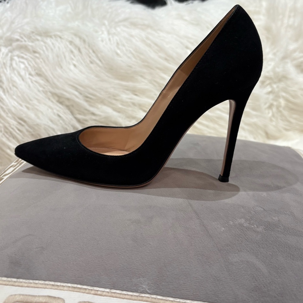Gianvito Rossi Black suede Stiletto Heels